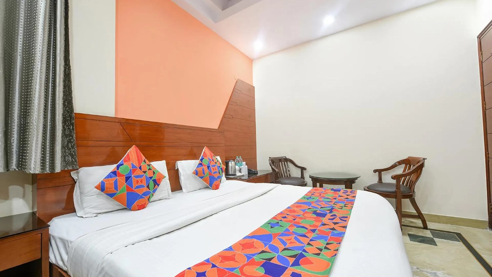 *** Отель Fabhotel Jaggi Palace Karol Bagh Дели Индия