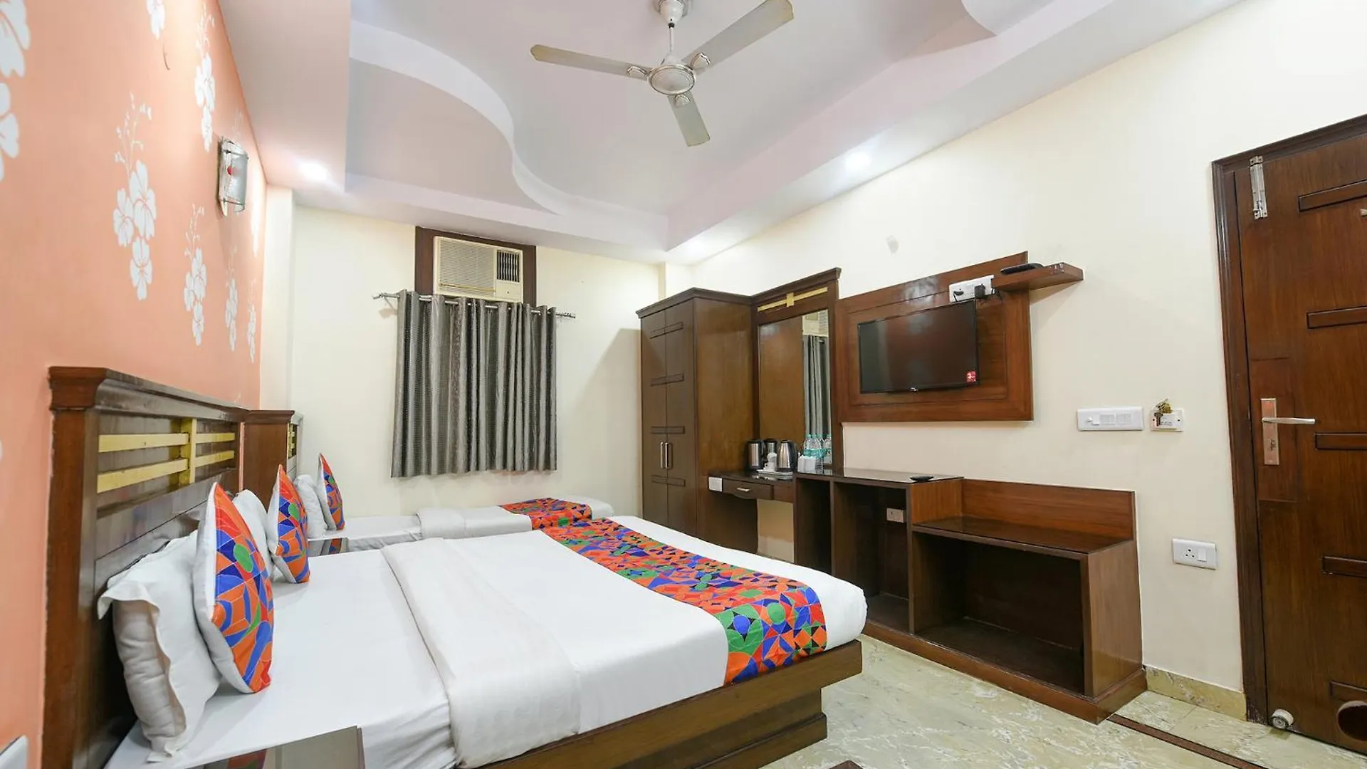 *** Hotel Fabhotel Jaggi Palace Karol Bagh Delhi  India